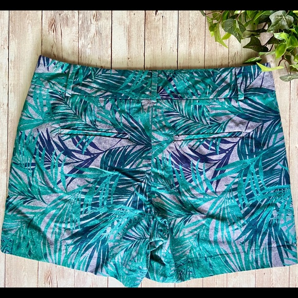 Ann Taylor factory Palm Leaf Print Shorts sz 6 - Picture 2 of 4